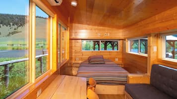 Deluxe huisje, uitzicht op rivier | Gratis wifi, beddengoed