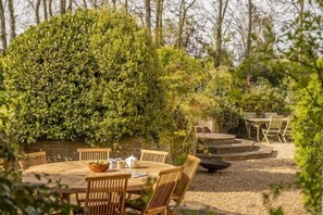 Outdoor dining - Hilary's House, Little Walsingham, Norfolk (Walsingham)