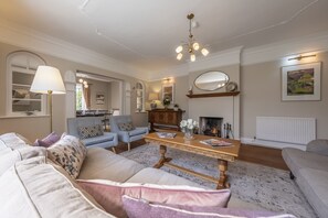 TV, fireplace, DVD player - Hilary's House, Little Walsingham, Norfolk (Walsingham)