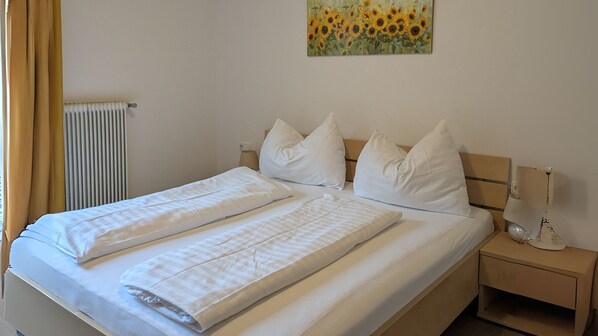 1 bedroom, travel crib, WiFi, bed sheets
