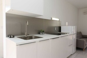 Fridge, coffee/tea maker, cookware/dishes/utensils, dining tables - Apartment Balent in Šilo (Silo - island Krk)