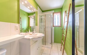 Bathtub