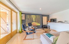 4 bedrooms, travel cot, free WiFi
