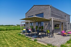 Unclassified image, 3 of 34, button