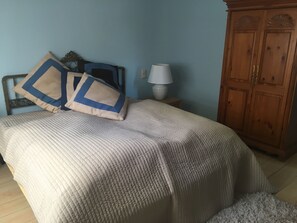 2 habitaciones, tabla de planchar con plancha y wifi gratis 