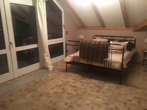 2 habitaciones, tabla de planchar con plancha y wifi gratis 