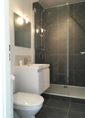 Shower, towels