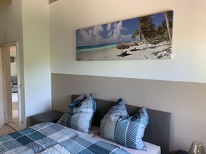 2 habitaciones, escritorio, tabla de planchar con plancha y wifi gratis 