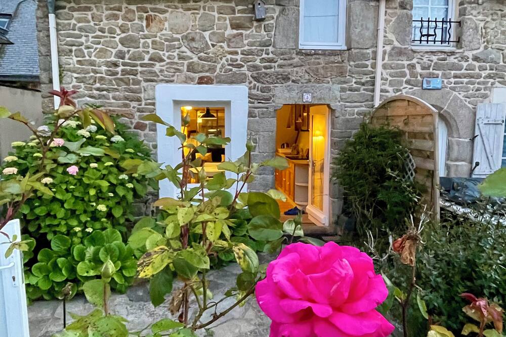 Fisherman's cottage with garden 100 m from the Golfe du Morbihan and the beach