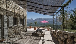 تناول الطعام بالخارج