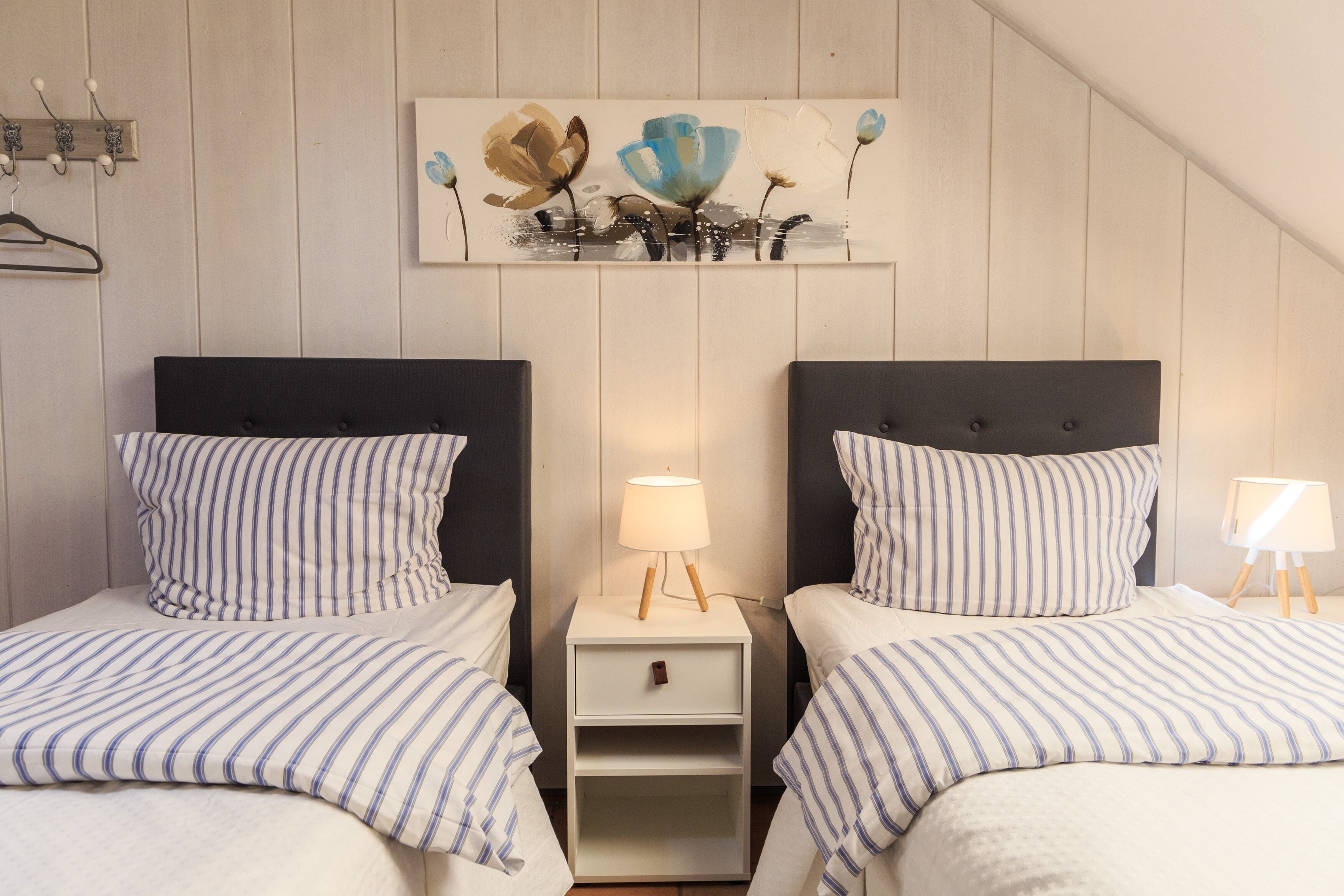 2 Schlafzimmer, Schreibtisch, Bügeleisen/Bügelbrett, Reisekinderbett