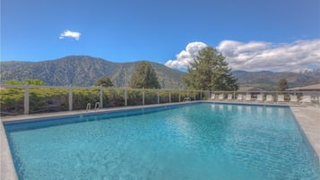 Piscine extérieure, piscine chauffée