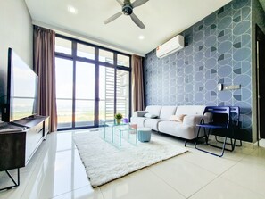 Appart'hôtel, 2 chambres, non-fumeurs, vue mer | Salle de séjour | Télévision à écran plat