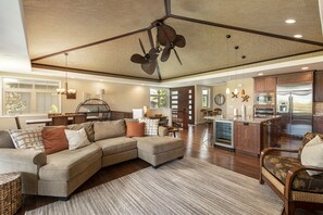 Smart TV, reproductor de DVD y libros 