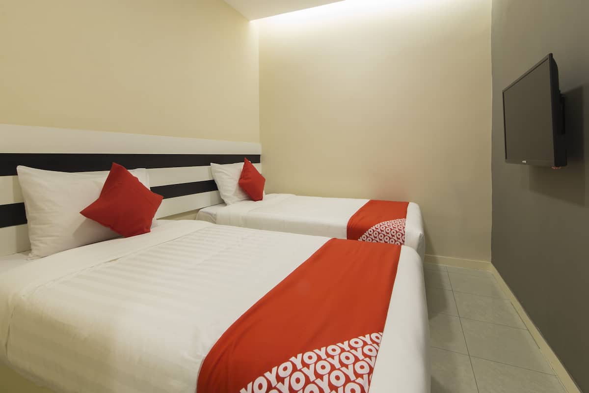 Deluxe Twin Room | Meja, Wi-fi percuma, cadar katil 