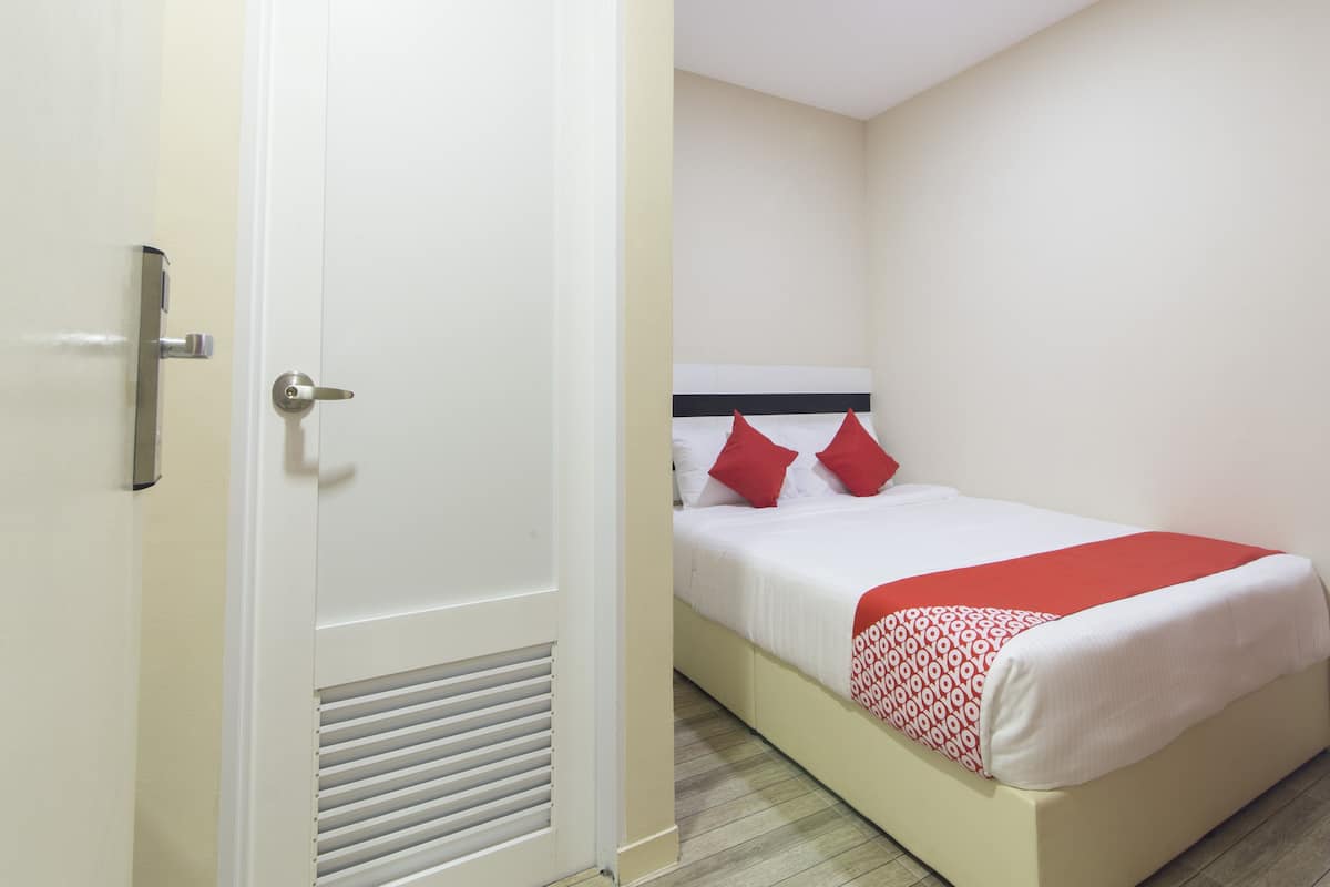 Deluxe Double Room, 1 Katil Ratu (Queen) | Meja, Wi-fi percuma, cadar katil 
