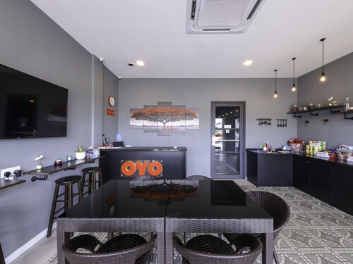 OYO 1145 Lea Guest House & Cafe