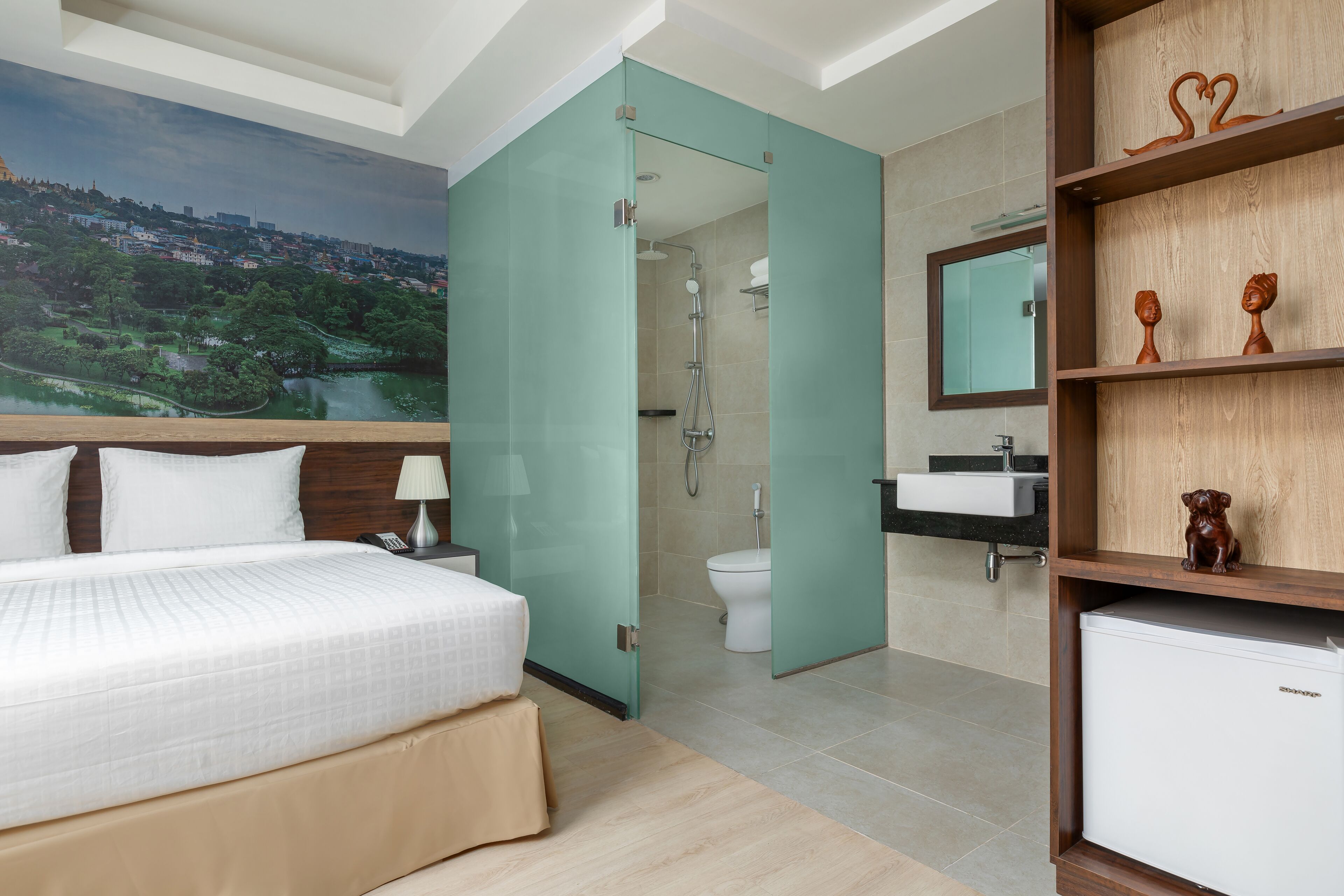 deluxe double or twin room, 1 double or 2 single beds | minibar, in-room safe, desk, laptop workspace