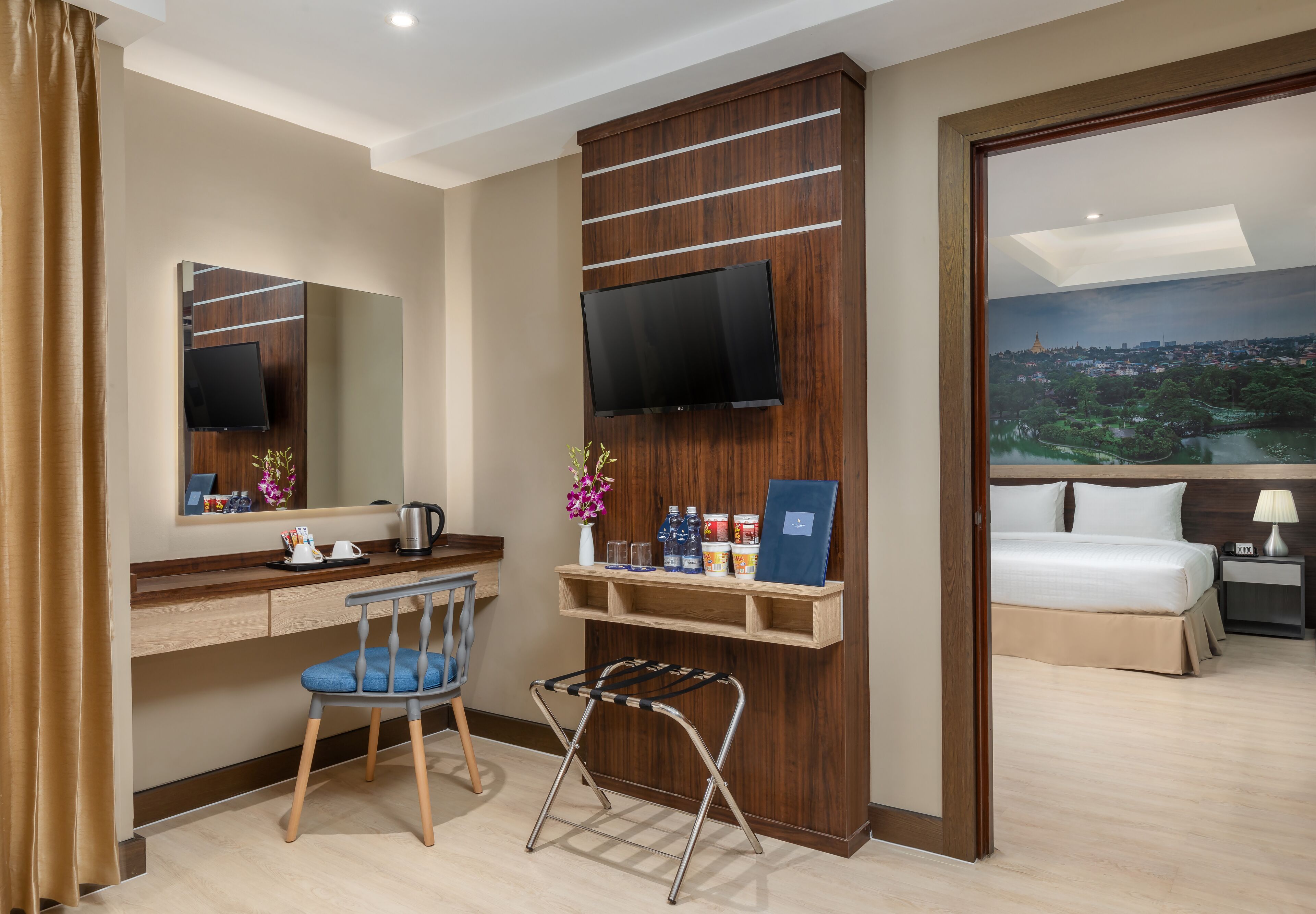 family room | minibar, in-room safe, desk, laptop workspace