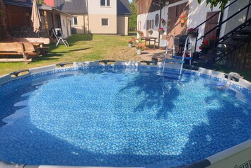Garten mit Pool