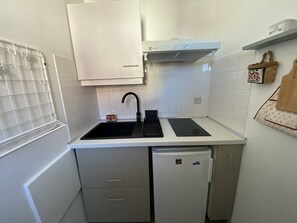 Fridge, microwave, stovetop, coffee/tea maker