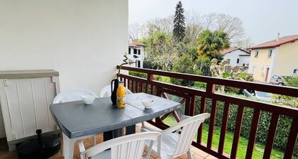 Appartement T1 lumineux avec balcon ensoleillé et parking, 2 couchages, Cambo-les-Bains
