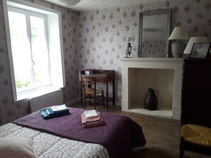 4 sovrum, strykjärn/strykbräda, resesäng och sängkläder