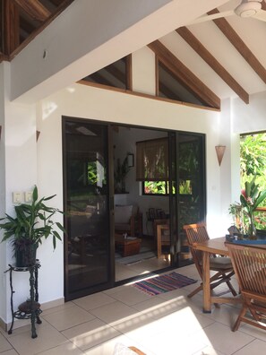 Rumah, pemandangan samudra | Seprai katun Mesir, seprai premium, dan selimut bulu angsa