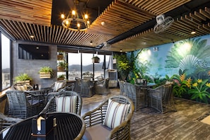 2 bars/lounges, poolside bar