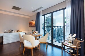 King Suite with Ocean View | Beach/ocean view