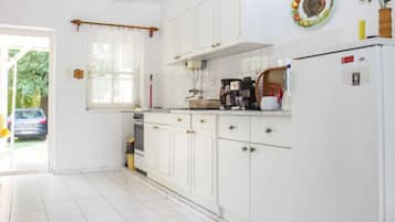 Fridge, oven, cookware/dishes/utensils