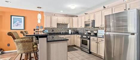 Kühlschrank, Mikrowelle, Ofen, Geschirrspüler