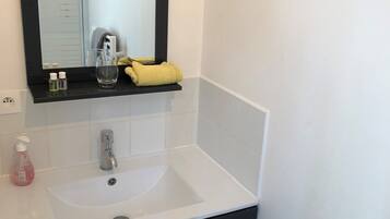 Dusj, hÄrfÞner og hÄndklÊr