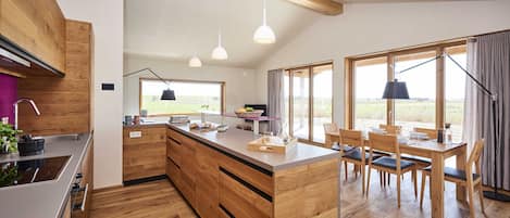 Refrigerador, horno, lavavajillas y cafetera y tetera