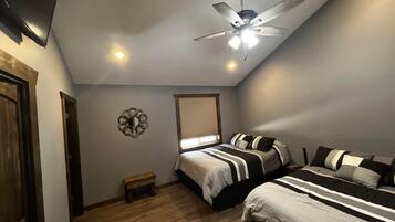 5 bedrooms, WiFi, bed sheets