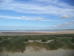 On the beach, sun loungers - cottage in Créances village, 4 rooms, 4 people (Créances)