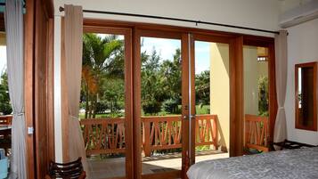 4 bedrooms, in-room safe, iron/ironing board, free WiFi