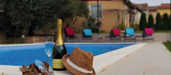 9 km from the sea, free Wi-Fi, barbecue, dishwasher, washing machine