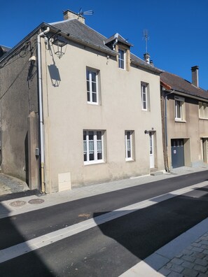 Exterior - The charm of a small fisherman's house (Port-en-Bessin-Huppain)