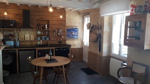 Fridge, microwave, stovetop, dishwasher - The charm of a small fisherman's house (Port-en-Bessin-Huppain)