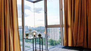 3 bedrooms, individually decorated, individually furnished, desk