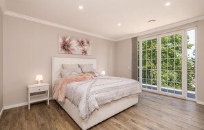 5 soverom, safe på rommet, reiseseng for barn og wi-fi (inkludert)