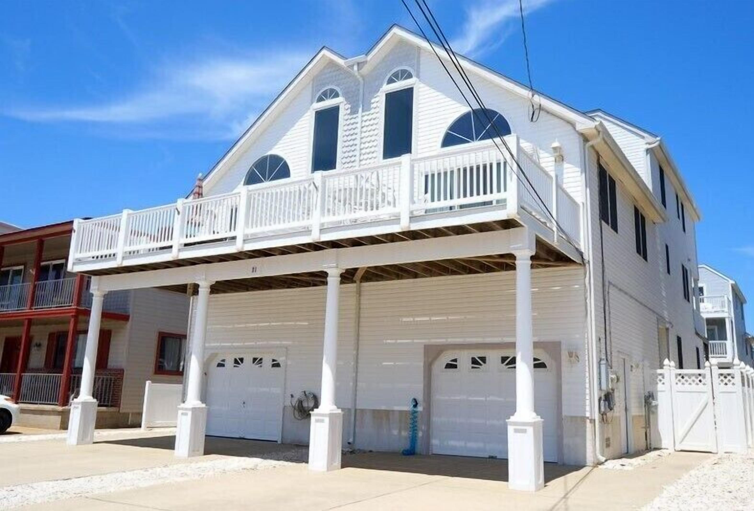 Beachblock Beauty! Just the 6th home from the beach with an ocean view!