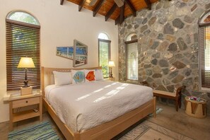 3 chambres, fer et planche à repasser, Wi-Fi, draps fournis