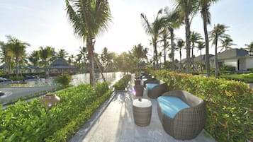 Outdoor pool, pool umbrellas, sun loungers
