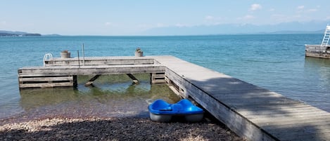 沙滩椅、沙滩毛巾