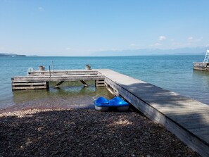 Chaises longues, serviettes de plage