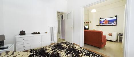 3 bedrooms, iron/ironing board, internet