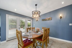 Dining -  Family & Pet Friendly (*additional pet fee will apply), Charming Orlando Home! (Orlando)