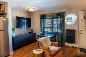 Televisión y oficina 